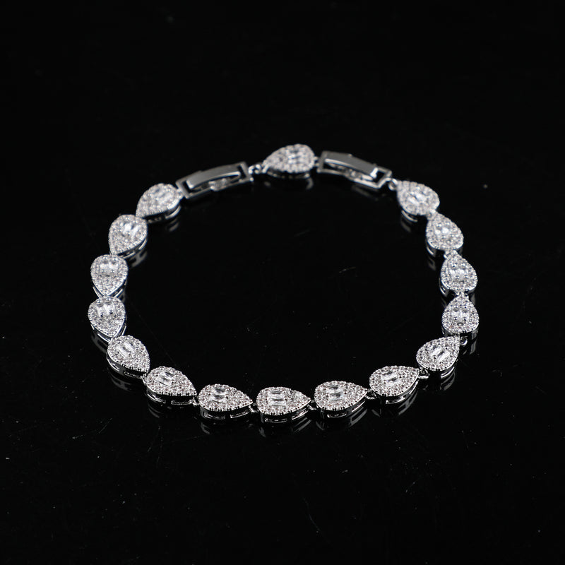 <p><strong>Drop Bracelet</strong></p>